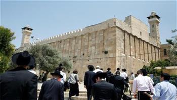 مئات المستوطنين الإسرائيليين يقتحمون الحرم الإبراهيمي