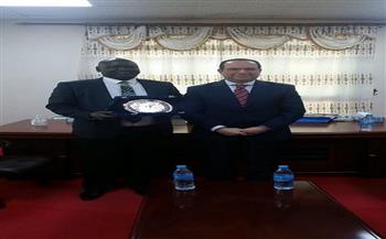 سفير مصر يبحث مع وزير بناء السلام بجنوب السودان تعزيز العلاقات الثنائية