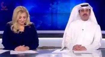 قط يقتحم نشرة الأخبار بالقناة الثانية بتلفزيون الكويت على الهواء (فيديو)