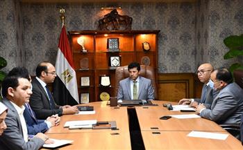 وزير الشباب يلتقي مدير المركز المصري للفكر والدراسات الاستراتيجية