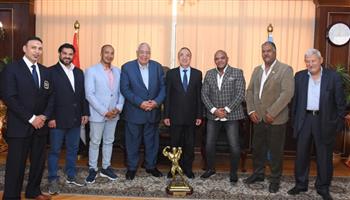محافظ الإسكندرية يناقش إقامة بطولة دولية لكمال الأجسام بالمحافظة