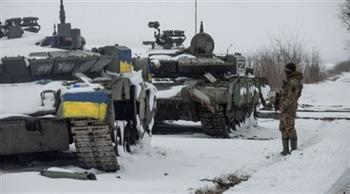 مصدر عسكري: القوات الأوكرانية تلقي على الجيش الروسي حاوية بها أمبولات