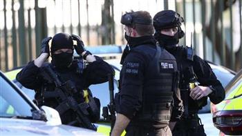 الشرطة البريطانية تعتقل شخصا طعن رجلا بسكين