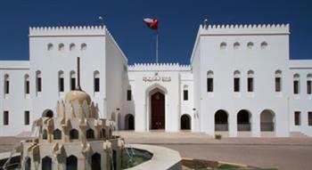 سلطنة عمان تعلن الإفراج عن 14 أجنبيًا كانوا محتجزين في اليمن