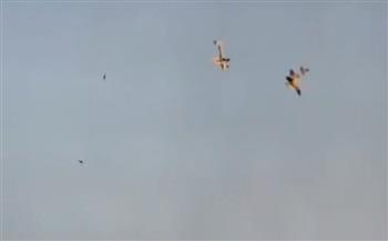 أخطر مغامرة من نوعها.. أمريكيان يتبادلان الطائرات في السماء (فيديو)