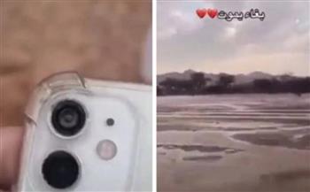 النهاية مؤلمة.. سعودي حاول توثيق هبوط الأمطار فضربته صاعقة (فيديو)