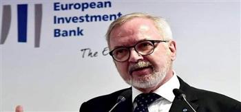 رئيس بنك الاستثمار الأوروبي: يتعين توحيد جهود بنوك التنمية العالمية لتخفيف أعباء ديون الدول النامية