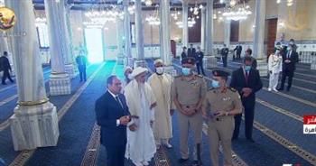 الرئيس السيسي يستمع للقرآن الكريم بمسجد الحسين