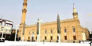 الرئيس السيسي يصل إلى مسجد الحسين لافتتاحه بعد أعمال التجديد