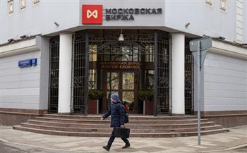 بورصة موسكو تبلغ أعلى مستوى في نحو أسبوعين
