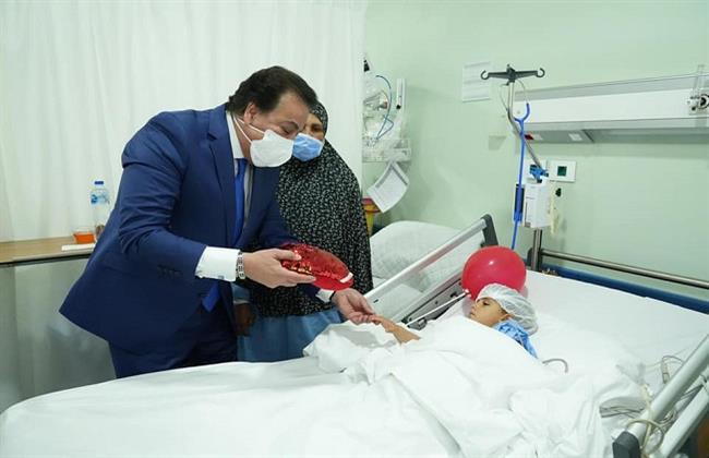 وزير الصحة يزور مستشفى «الناس» ويؤكد أهمية التكامل بين مؤسسات الدولة لصالح المريض