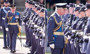 الأمير تشارلز يرتدي الزي العسكري أثناء حضور حفل تخرج الضباط دفعة الكورونا 