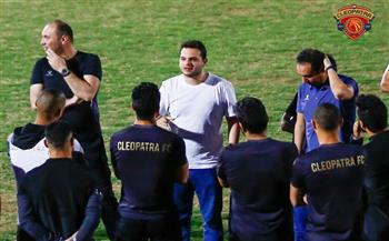 «أبو العينين» يعقد جلسة مع لاعبي سيراميكا قبل مواجهة الأهلي