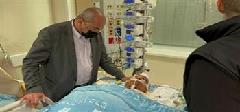 عضو الكنيست العربي الدكتور الطيبي يُسعف مُصليًا أغمى عليه بعد صلاة الجمعة في الأقصى