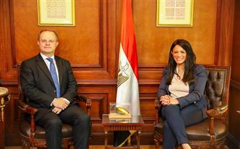 المشاط تلتقي السفير البريطاني بالقاهرة لبحث تعزيز العلاقات المشتركة