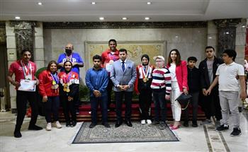 وزير الرياضى يكرم مجموعة من الأبطال الرياضيين من ذوي القدرات والهمم