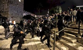  اندلاع مواجهات بين قوات الاحتلال الإسرائيلي وعشرات المصلين في باب العمود بالقدس