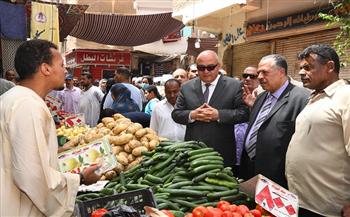 محافظ قنا يتفقد عددا من الأسواق قبيل عيد الفطر المبارك