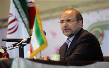 رئيس البرلمان الإيراني يرفض انتقادات بعد رحلة لعائلته للخارج