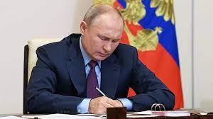 بوتين يوقع مرسوما بفرض قيود على تأشيرات دخول روسيا لمواطني الدول غير الصديقة
