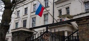 لاتفيا وإستونيا تعلنان طرد عدد من الدبلوماسيين الروس وإغلاق منشآت دبلوماسية روسية