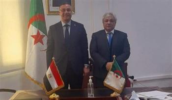 سفير مصر بالجزائر يلتقي وزير الصناعة الصيدلانية الجزائري لتعزيز التعاون