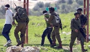 قوات الاحتلال تعتقل 13 فلسطينيًا من الضفة الغربية
