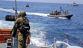 زوارق الاحتلال الاسرائيلى تستهدف مراكب الصيادين الفلسطينيين قبالة بحر غزة
