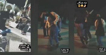 شاهد.. 3 فتيات يرقصن بمقبرة والسلطات الإيرانية تتدخل