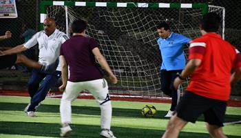 وزير الرياضة يشارك بمباراة كرة قدم بين لجان الشباب بالأندية والكيانات الشبابية