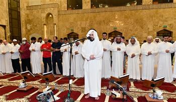 مساجد الكويت تؤدي صلاة الغائب على رئيس دولة الإمارات العربية