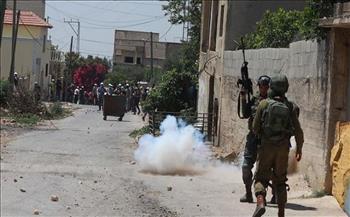 إصابة 7 مواطنين فلسطينيين بالاختناق خلال مواجهات مع الاحتلال شرق نابلس