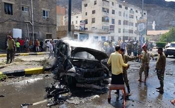 الإعلام اليمني ينشر فيديو يوثق لحظة انفجار سيارة مفخخة بالقرب من مقر شرطة المعلا في عدن
