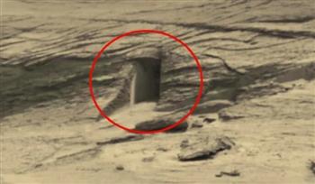 تشبه مقابر الفراعنة.. ناسا تشعل الجدل بصورة بوابة منحوتة بكوكب المريخ (فيديو)