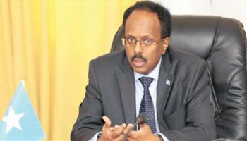 الرئيس الصومالي المنتهية ولايته يدعو الشعب إلى الوقوف بجانب الحكومة الجديدة
