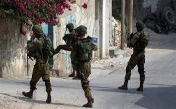 الاحتلال الاسرائيلي يقتحم عدة منازل في الخليل