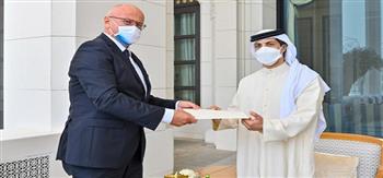 رئيس الإمارات يتلقى رسالة خطية من نظيره التشيكي حول العلاقات الثنائية