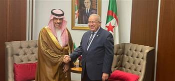 وزير الخارجية الجزائري يجري محادثات مع نظيره السعودي