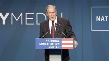 زلة لسان جورج بوش الابن تجعله يدين حرب العراق بدلا من أوكرانيا