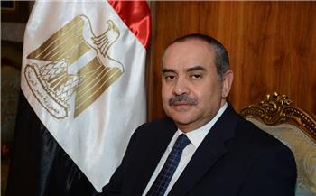 وزير الطيران يتفقد مطار القاهرة لمتابعة انتظام التشغيل وتهنئة العاملين والمسافرين