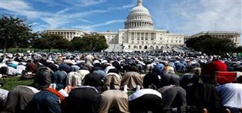 المسلمون في الولايات المتحدة يؤدون صلاة العيد بأعداد كبيرة بعد تخفيف قيود كورونا