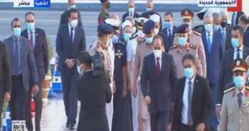 لحظة وصول الرئيس السيسي لأداء صلاة عيد الفطر بمسجد المشير طنطاوي (فيديو)