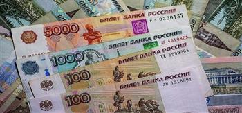 خبير: الروبل الروسي قد ينتعش مجددا صيفا ويصل إلى 50 روبلا مقابل الدولار