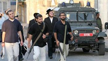 مستوطنون إسرائيليون يعتدون بالأسلحة البيضاء على فلسطيني في القدس المحتلة