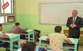 محافظ الإسكندرية يتفقد لجان امتحانات الشهادة الإعدادية