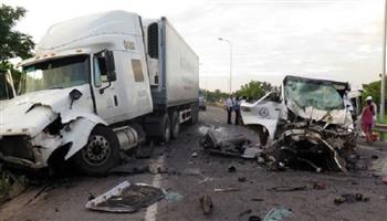 مصرع سبعة أشخاص جراء اصطدام شاحنة بمركز جمركي فى قيرغيزستان