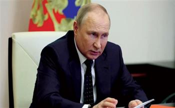 بوتين : انتقال موسكو في التجارة إلى العملات الوطنية يساهم في تعزيز الروبل