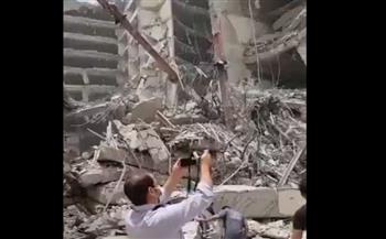 مشاهد مروعة لانهيار مبنى مكون من 10 طوابق في إيران (فيديو)