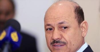 اليمن: رئيس مجلس القيادة الرئاسي يتهم الحوثيين بتوظيف عائدات النفط لصالحهم ورفض دفع رواتب الموظفين