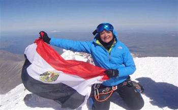 «الأولمبية» تشيد بتسلق منال رستم لقمة جبل إفرست 